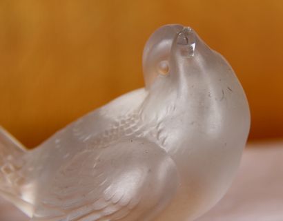 null LALIQUE France

Two pairs of crystal sparrows, signed

(chips to four, accidents...