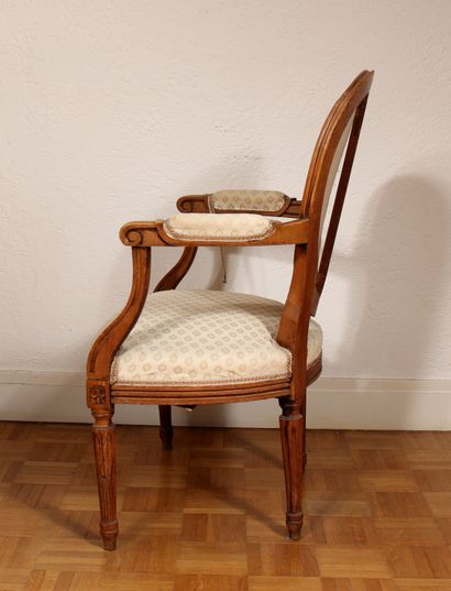 null Louis XVI style natural wood cabriolet armchair with medallion back

(one armrest...