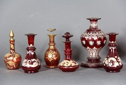null Important lot of vases, glass on foot, flasks (missing stoppers and caps), glasses...