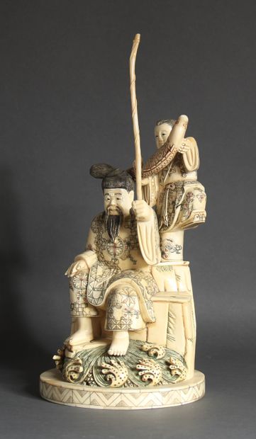 null Sculpture en placage d'os représentant un pêcheur et son fils, style japonais.

H...