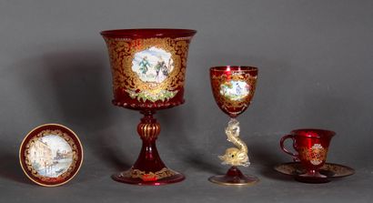 null A lot of transparent red glass with gilded rocaille decoration and polychrome...