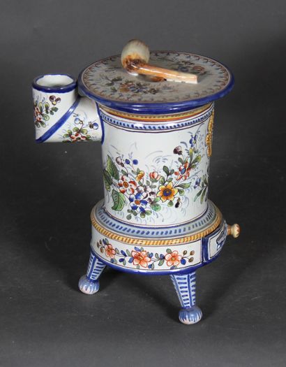 null Covered pot, tripod in earthenware with polychrome decoration of flowers, pipe-shaped...