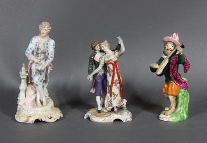 null Ecole moderne.

Musiciens et couples de musiciens.

Sept groupes en porcelaine...