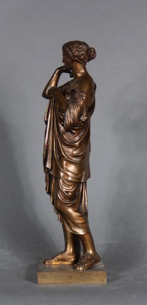 null Ecole moderne. 

Femme à l'Antique.

Sculpture en bronze à patine médaille.

H...