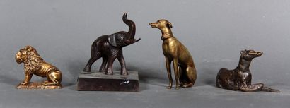 null Lot en métal et bronze représentant deux lévriers, un lion et un éléphant. 

H...