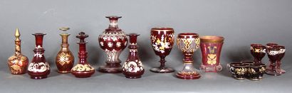 null Important lot of vases, glass on foot, flasks (missing stoppers and caps), glasses...