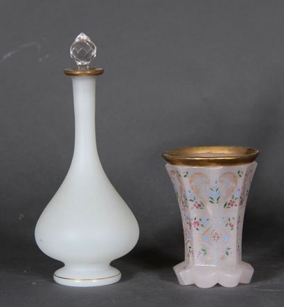 null Lot in frosted glass for some with polychrome decoration including a bottle...