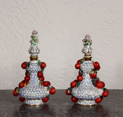 null Jacob PETIT

Pair of white porcelain bottles with polychrome relief decoration...