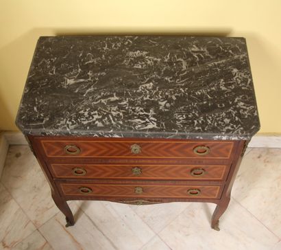 null Veneer chest of drawers, three drawers, grey marble top with white veins, transition...