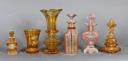 null Lot de vases, flacons, carafe en verre et cristal transparent orange de bohème...