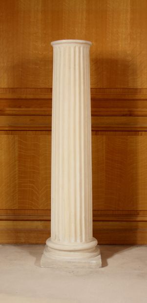 null Reconstituted stone column saddle

H : 121 W : 32 D : 32 cm. (chips at the ...