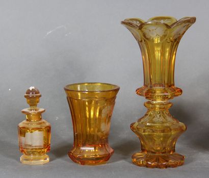 null Lot de vases, flacons, carafe en verre et cristal transparent orange de bohème...