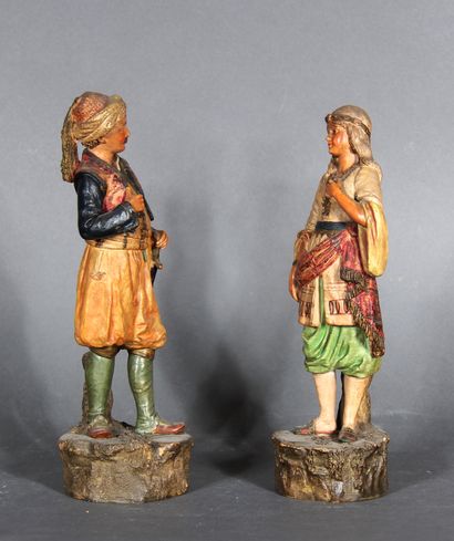 null Modern school.

Couple of Turks.

Pair of polychrome ceramic groups. 

H : 32...