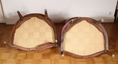 null Pair of cabriolets bergères in natural wood carved with flowers, fluted tapered...