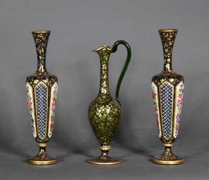 null Lot :

- A pair of long-necked pedestal vases in green overlay glass with gilt...