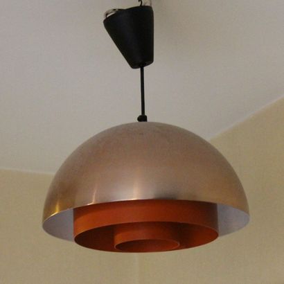 null Half-spherical suspension in chromed and orange lacquered metal.

H: 36 D: 33...