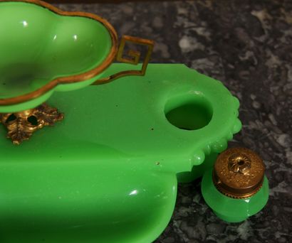 null Green opaline glass inkwell, gilded metal frame and stoppers

H : 13 W : 29...