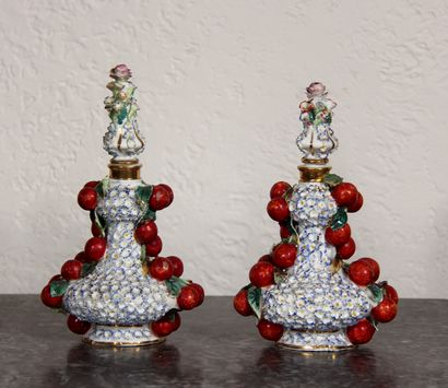 null Jacob PETIT

Pair of white porcelain bottles with polychrome relief decoration...