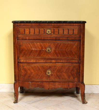 null A small veneered chest of drawers with three drawers on three rows, green marble...