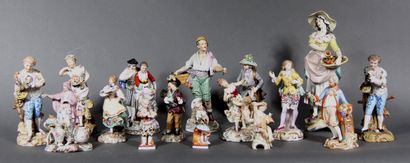 null Modern school.

Shepherds, shepherdesses and others.

Seventeen groups in polychrome...