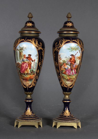 null A pair of covered baluster vases on a pedestal in porcelain decorated with gallant...