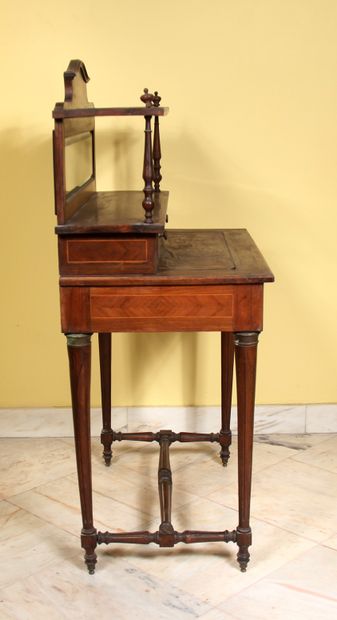 null Veneered desk with scrollwork, bisotée glass, one drawer in the belt, early...