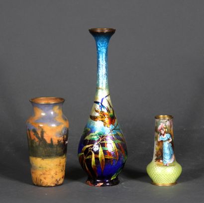 null Three metal vases with painted characters and birds. 

H of the largest: 21.5...