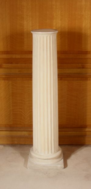 null Reconstituted stone column saddle

H : 121 W : 32 D : 32 cm. (chips at the ...