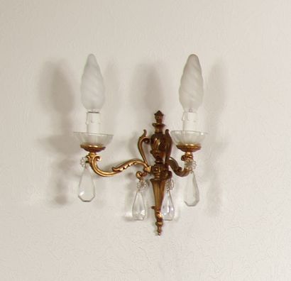 null Bronze chandelier with five lights and pendants (H : 82 cm.) and a pair of sconces...