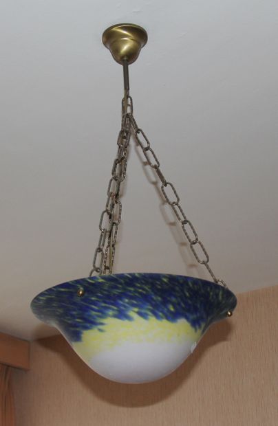 null Blue and yellow glass cup suspension

H : 71 D : 35 cm.