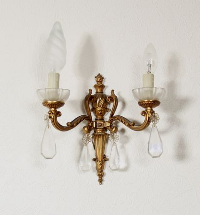 null Bronze chandelier with five lights and pendants (H : 82 cm.) and a pair of sconces...