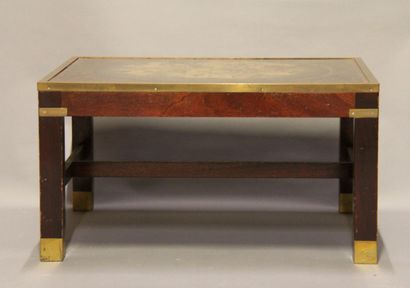 null Table basse rectangulaire en bois naturel, laiton à plateau ornée d'une reproduction...