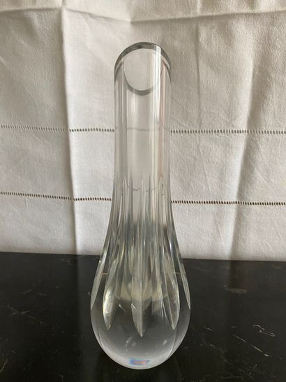 null BACCARAT

Vase soliflore en cristal taillé.

H : 24 cm. (infimes éclats à la...