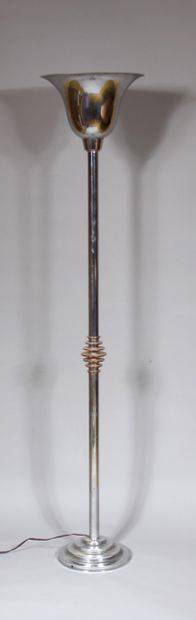 null Lampe de parquet en métal chromé à vasque tulipe

H : 163 cm.