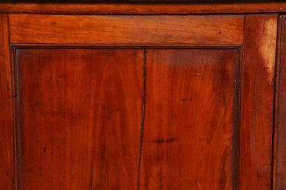null Buffet en bois teinté à deux vantaux, plateau marbre veiné, style Louis XVI

H...