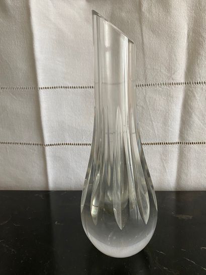 null BACCARAT

Vase soliflore en cristal taillé.

H : 24 cm. (infimes éclats à la...