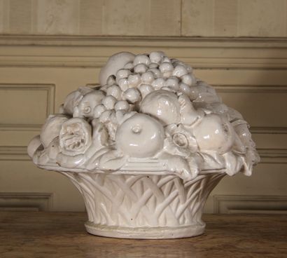 null Centre de table en plâtre à glacure blanche en forme de vase de fruits

H :...