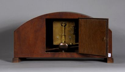 null Veneer and chromed metal clock, 1930s

H : 23 W : 44 D : 17,5 cm.