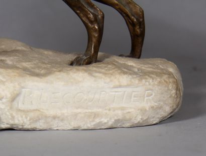null Prosper LECOURTIER (1855-1924)

Chien à l'arrêt

Sculpture en bronze à patine...