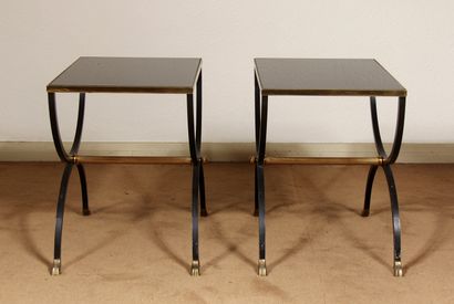 null Pair of metal sofa ends with X-shaped legs, black opaline top

H : 44,5 W :...
