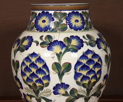 null ALUMINIA COPENHAGUE

Vase balustre en faïence à décor polychrome de fleurs sur...