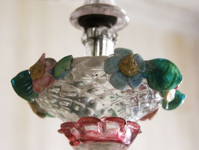 null Important chandelier in transparent glass, pink and polychrome flowers with...