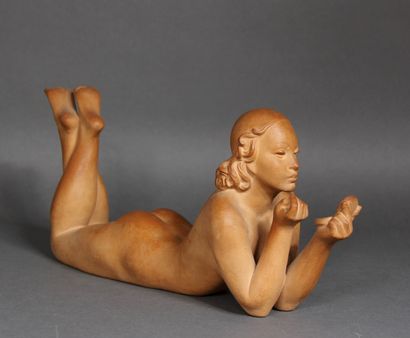 null *Ecole moderne

Femme nue allongée regardant son miroir

Sculpture en terre-cuite,...