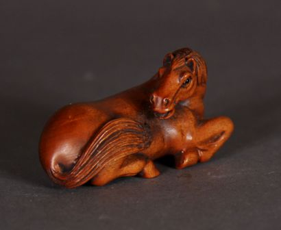 null Natural wooden netsuke in the shape of a horse