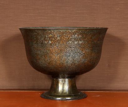 null Large copper vase on a tulip pedestal engraved with foliage and a frieze of...