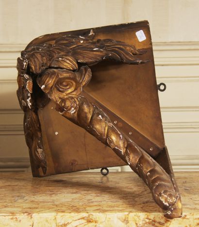 null Gilded wood corner console with an angel's head, top added

H : 48 W : 43 D...