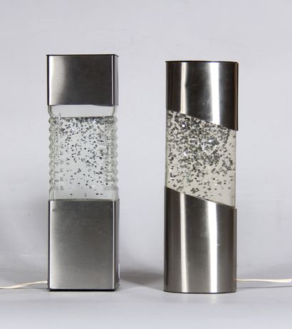 null Deux lampes ovales et cubiques en métal et verre

H : 35 cm.