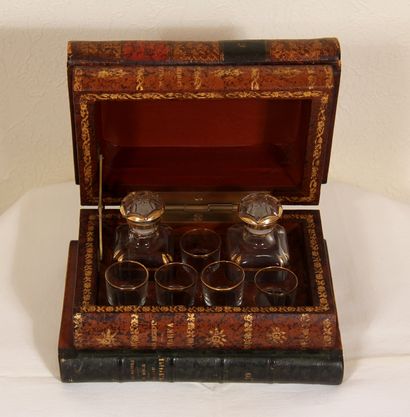 null Glass liquor service in a book-shaped box

H : 13,5 W : 22,5 D : 15 cm.