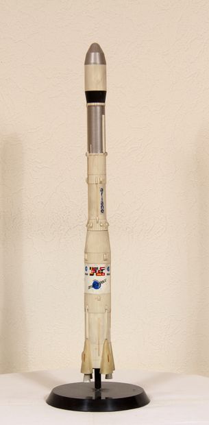 null EUROMODEL éd.

Fusée Ariane au 1/100 en plastique

H : 63 cm. (manques)