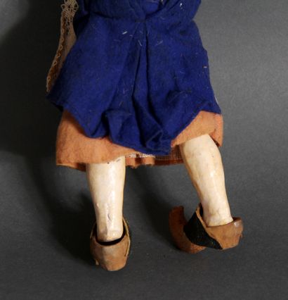 null FLEISCHMAN

Provincial doll with porcelain head and boiled cardboard body

H...